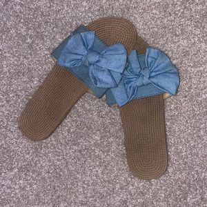 WOMENS SIZE 6 SHOES BRAND: OLD NAVY